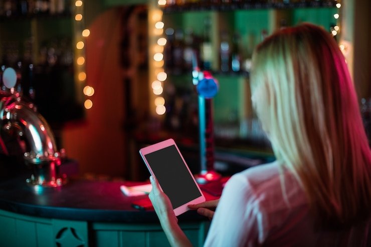 player browsing jilli games on a smartphone in the Philippines